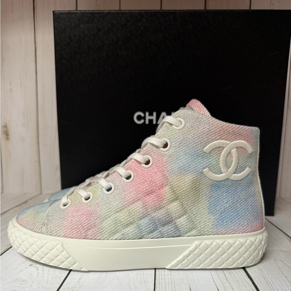 CHANEL Printed Fabric Quilted High Top Sneakers Green/Pink/Blue/White Sz 36 / 6 - Picture 3 of 12
